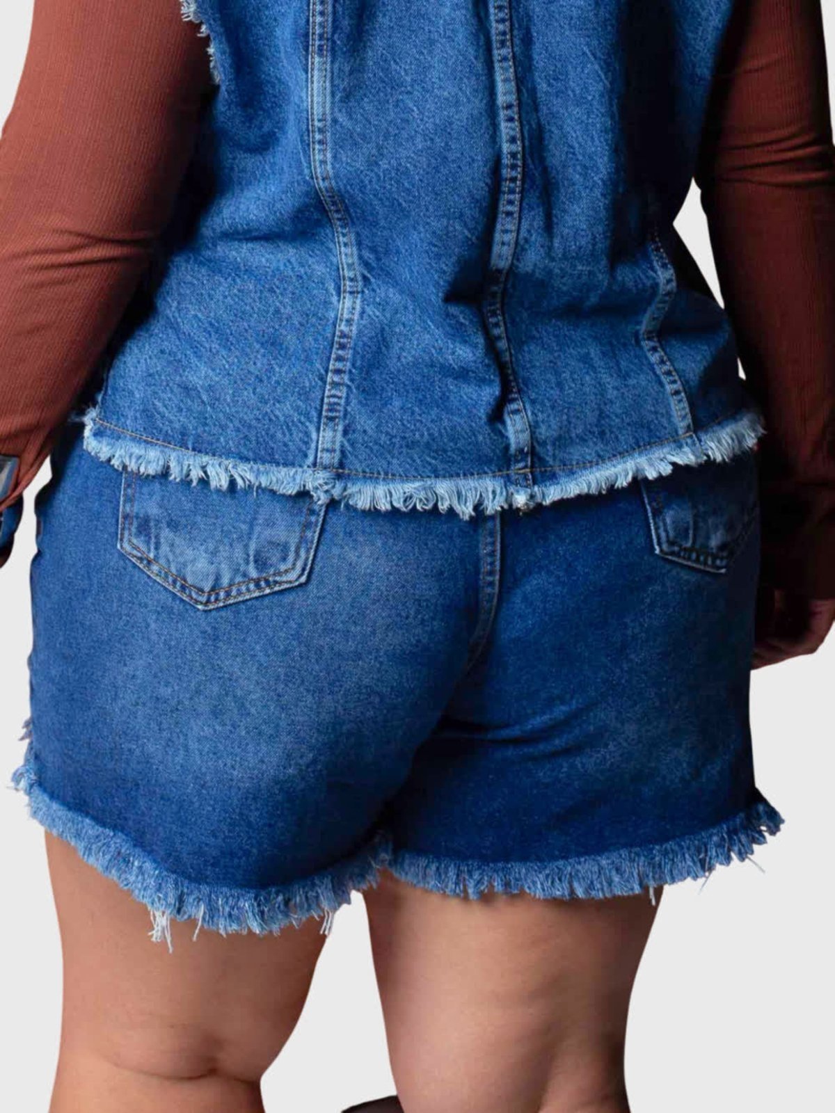 Shorts Feminino Jeans Plus Boyfriend Com Barra Desfiada