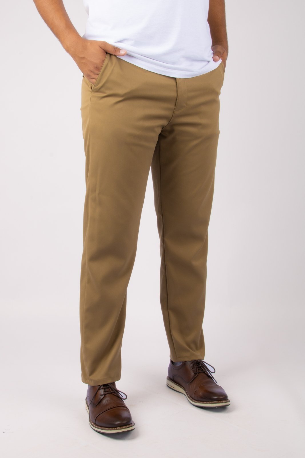 Calça Chino alfaiataria em sarja com elastano Caqui