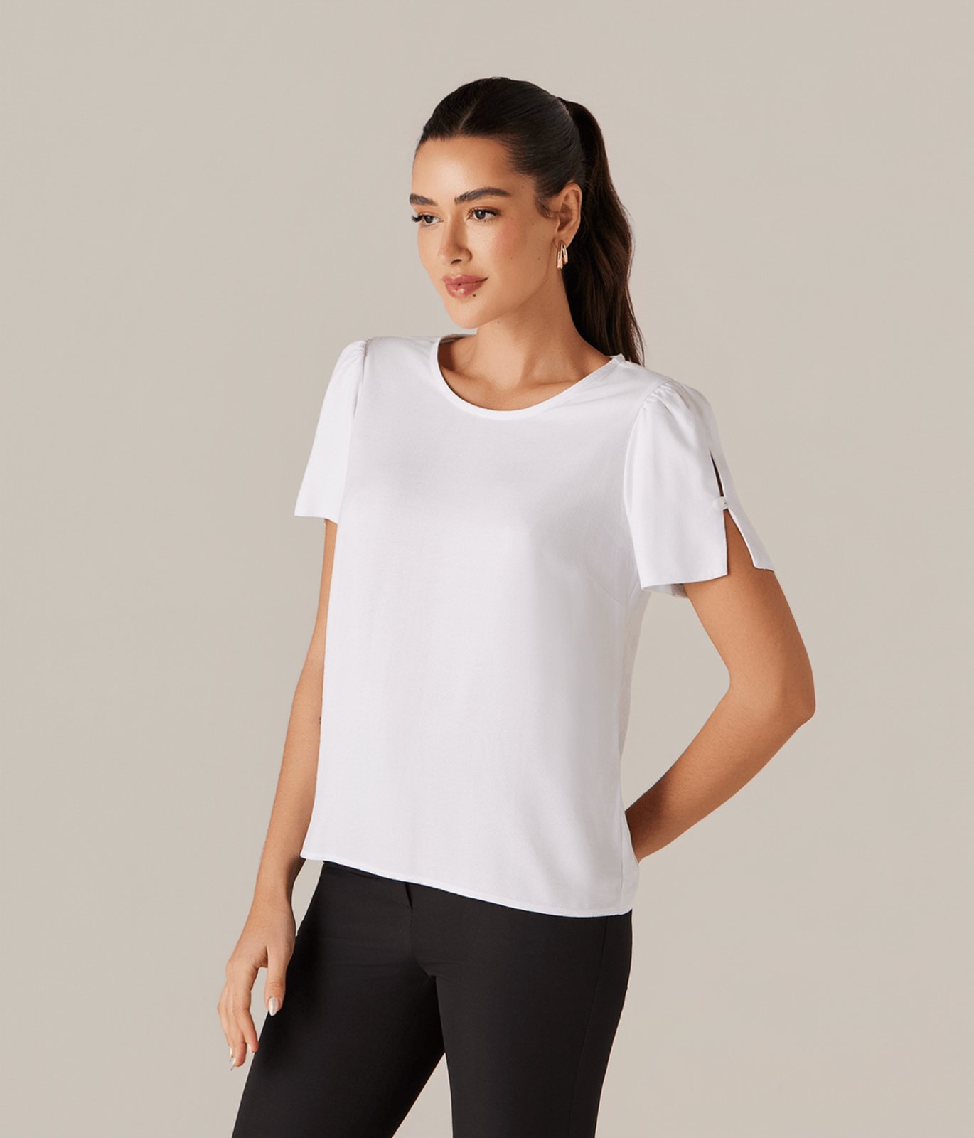 Blusa Manga Curta Com Abertura E Detalhe Botao Feminina Branca