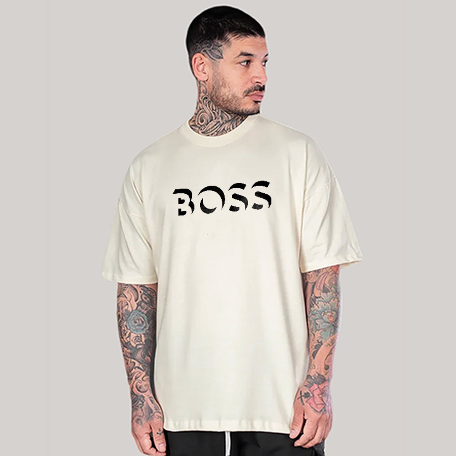 Vista 2 Camiseta Oversized Boss Lifestyle Clean Urbano Luxo Off White ousy off-white white ousy off-white white