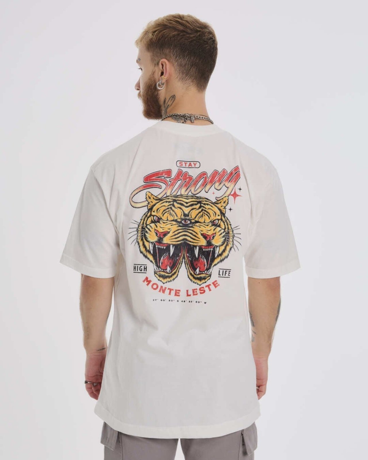Camiseta Oversized Estampada Strong - Off White