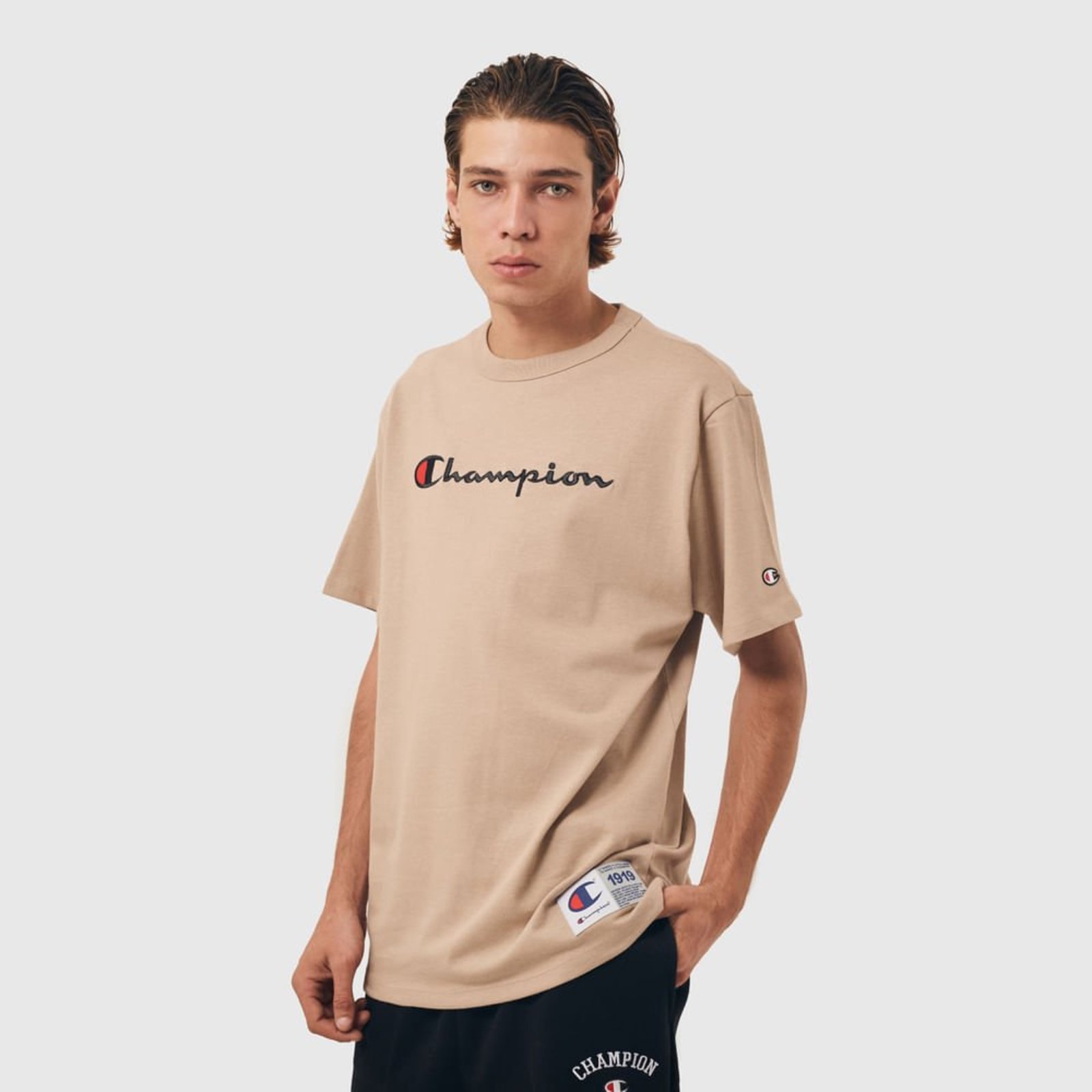 CAMISETA CHAMPION LIFE SCRIPT LOGO EMB.