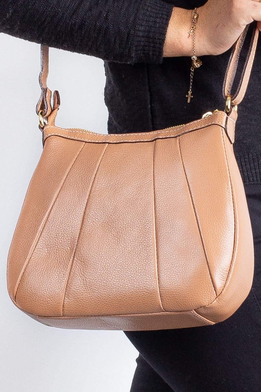 Vista 2 Bolsa transversal em couro liso Greice Andrea Vinci bege Andrea Vinci bege