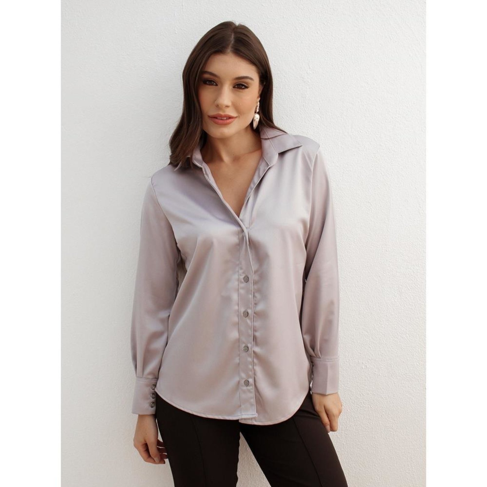 Vista 2 Camisa Feminina Cetim com Decote Modelagem Solta Manga Longa TEODORO CAMISARIA prata TEODORO CAMISARIA prata