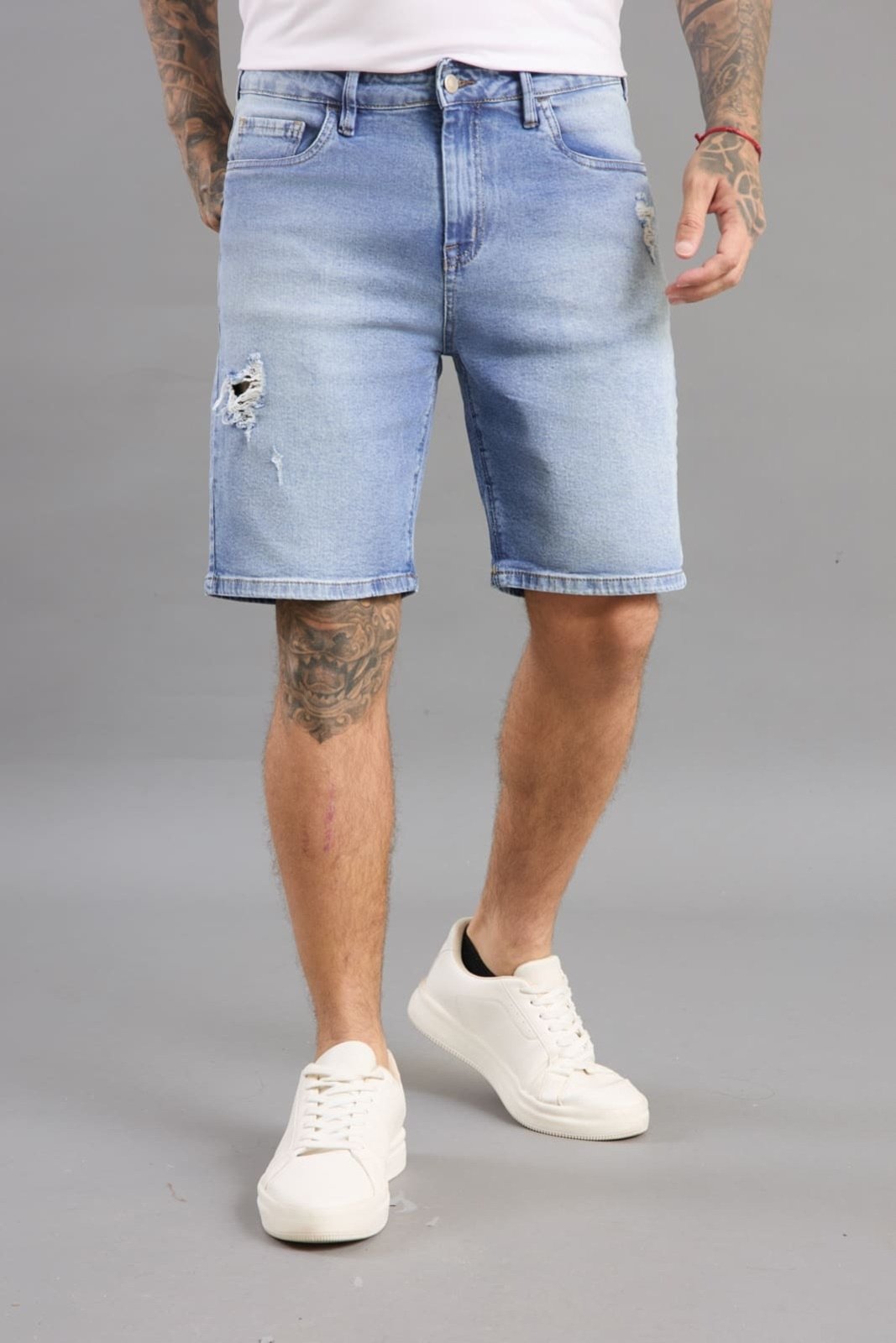 Bermuda Jeans Masculina Slim Fit Com Rasgos Dialogo Jeans Azul