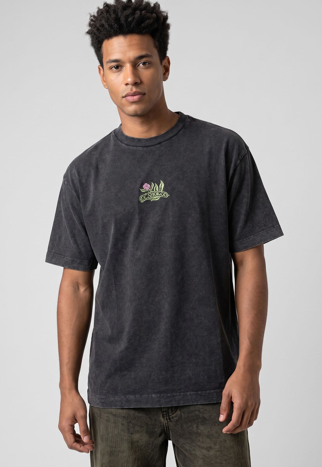 Camiseta Masculina DC Shoes Min Outgrow Grafite