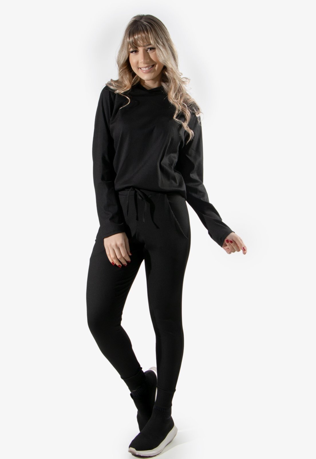 Conjunto Feminino Canelado Comfy Com Capuz e Jogger Preto