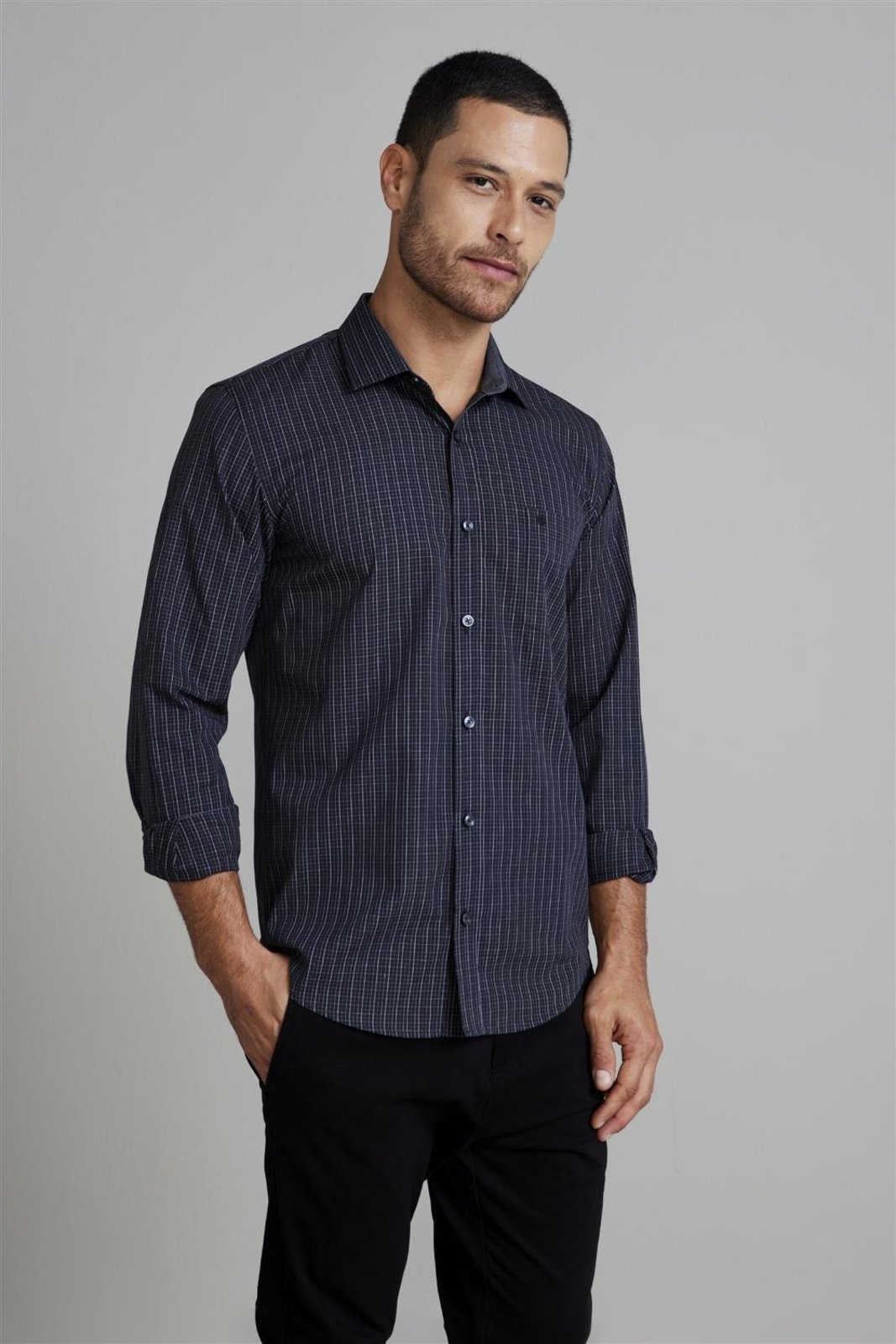 Vista 2 HIGHSTIL Camisa com Bolso Slim Fit Listrada preto HIGHSTIL preto