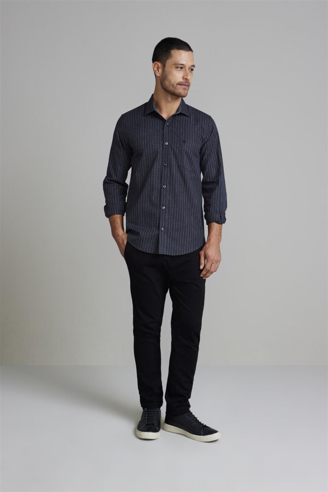 Vista 3 HIGHSTIL Camisa com Bolso Slim Fit Listrada preto HIGHSTIL preto