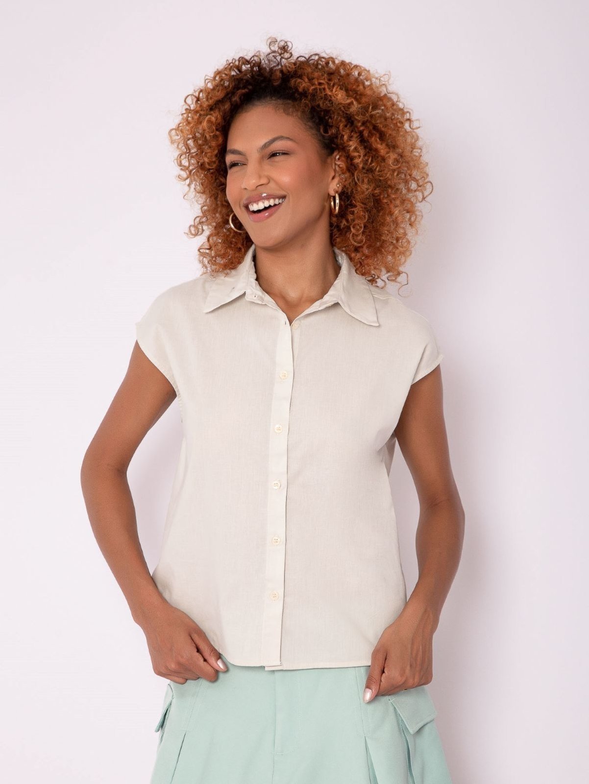 Camisa Alfaiataria Regata Ombro Deslocado Tricoline Areia