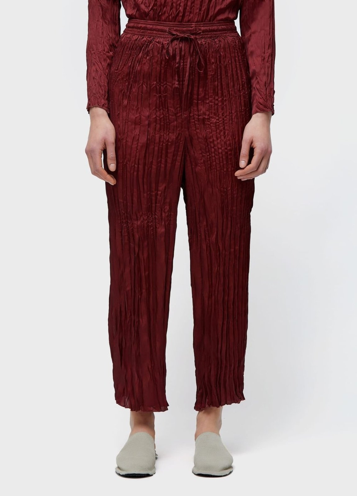 Calça reta wrinkled satin double face OSKLEN