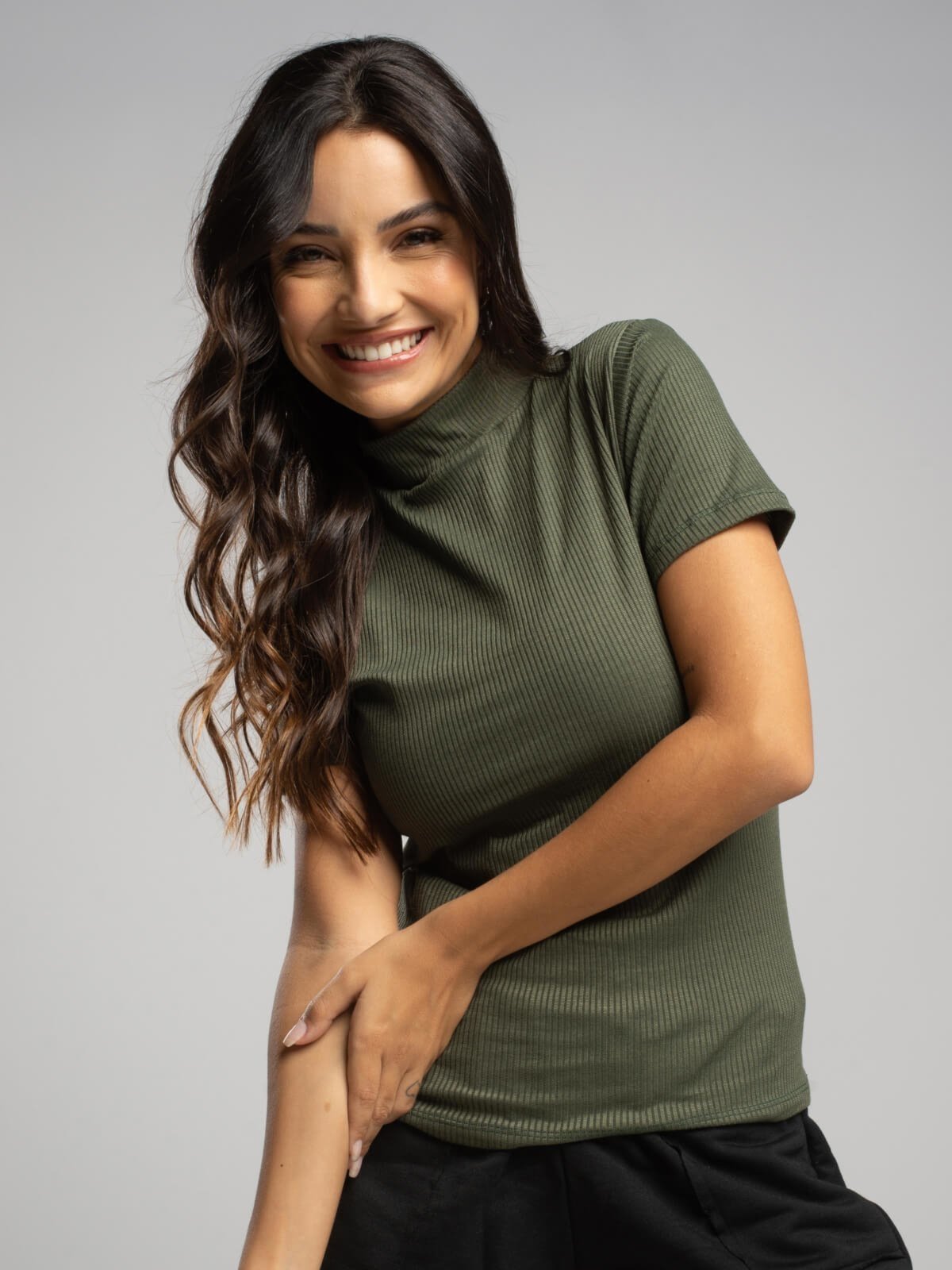 Blusa Canelada Vicbela Manga Curta Gola Alta Verde