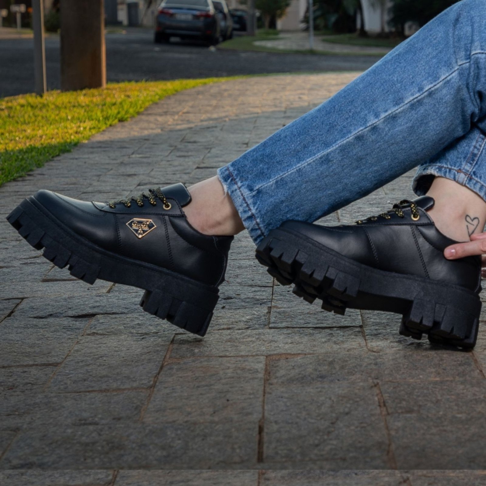 Sapato Feminino Oxford Tratorado GuGi Moderno Com Salto Grosso Quadrado Robusto Preto