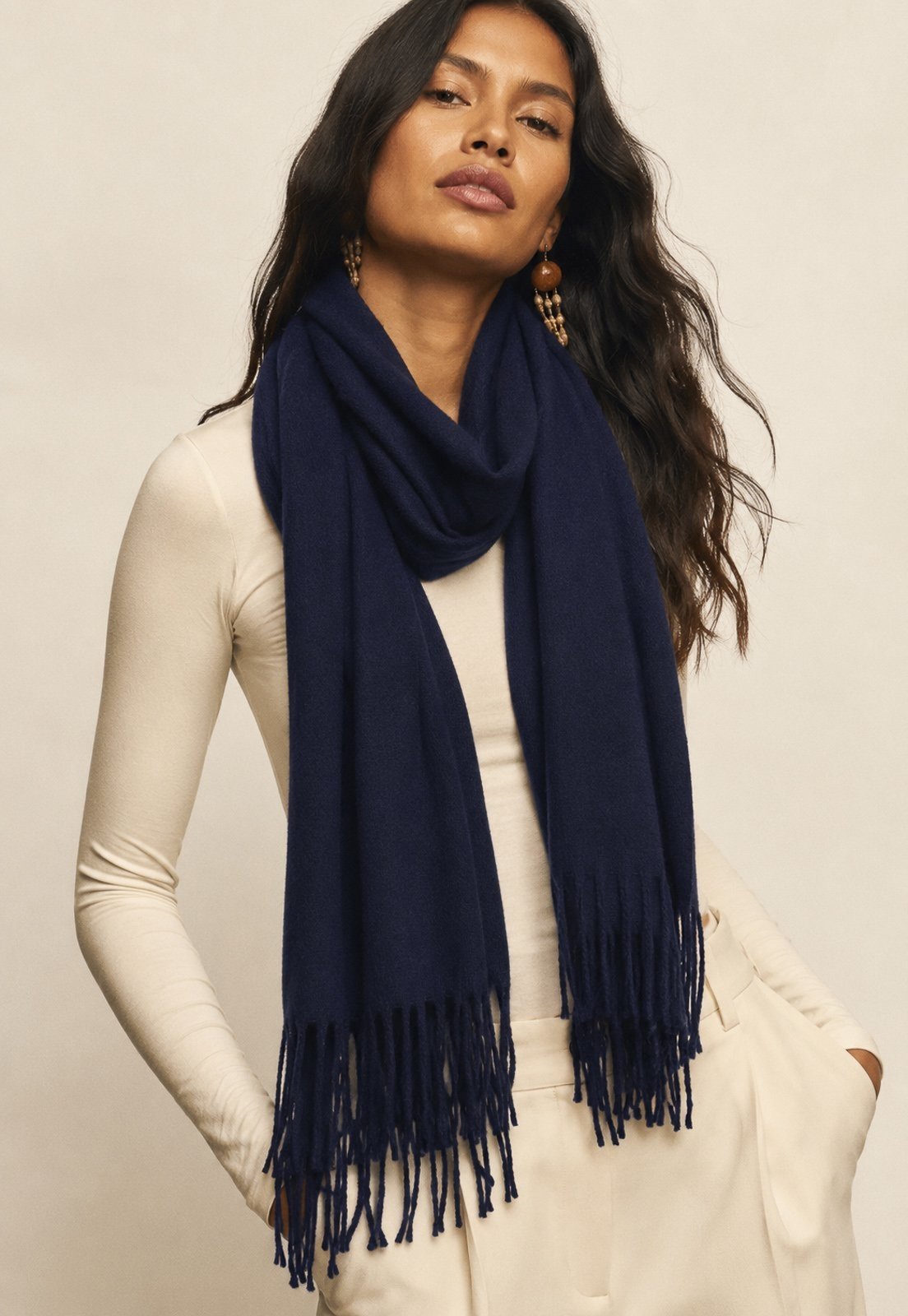 Echarpe CabanaFree Feminina Azul Marinho com Franjas para Frio e Inverno