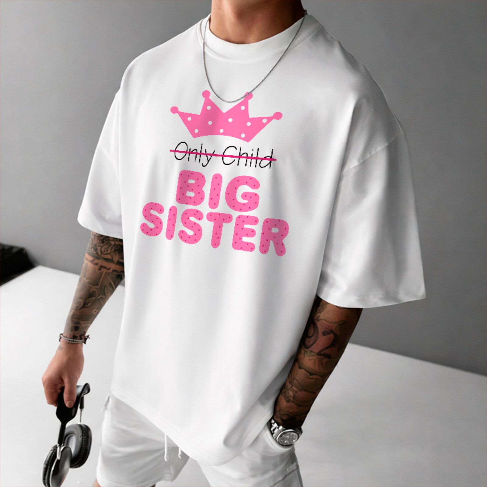 Camiseta Oversized Big Sister Estampa Família Cute Unissex Branco