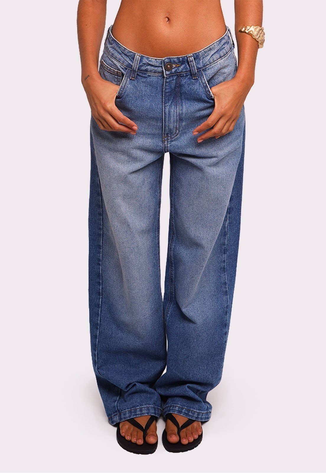 calça jeans reta lavagem média harper Mundo Lolita