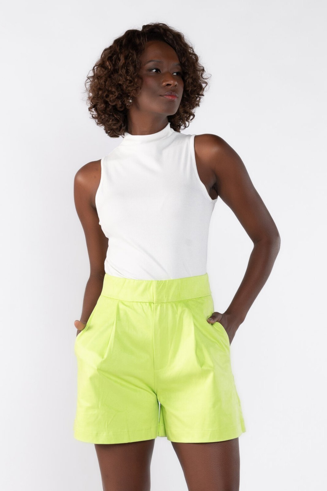 Short em suede com pence Verde