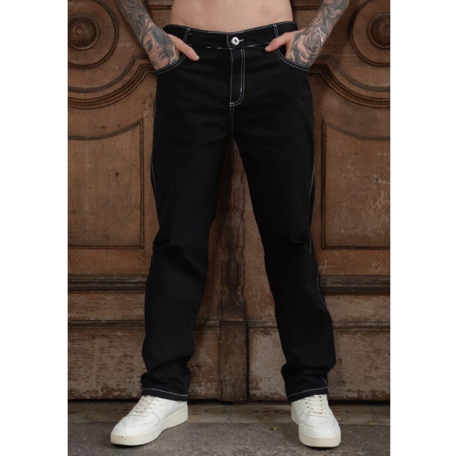 Calça Masculina Reta Sarja Preta Com Costura Branca