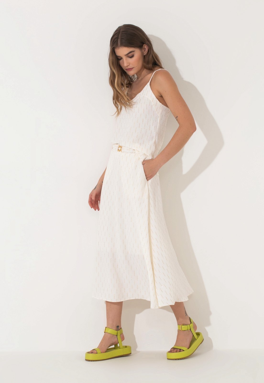 Saia Evasê Traymon Midi Com Cinto Off White