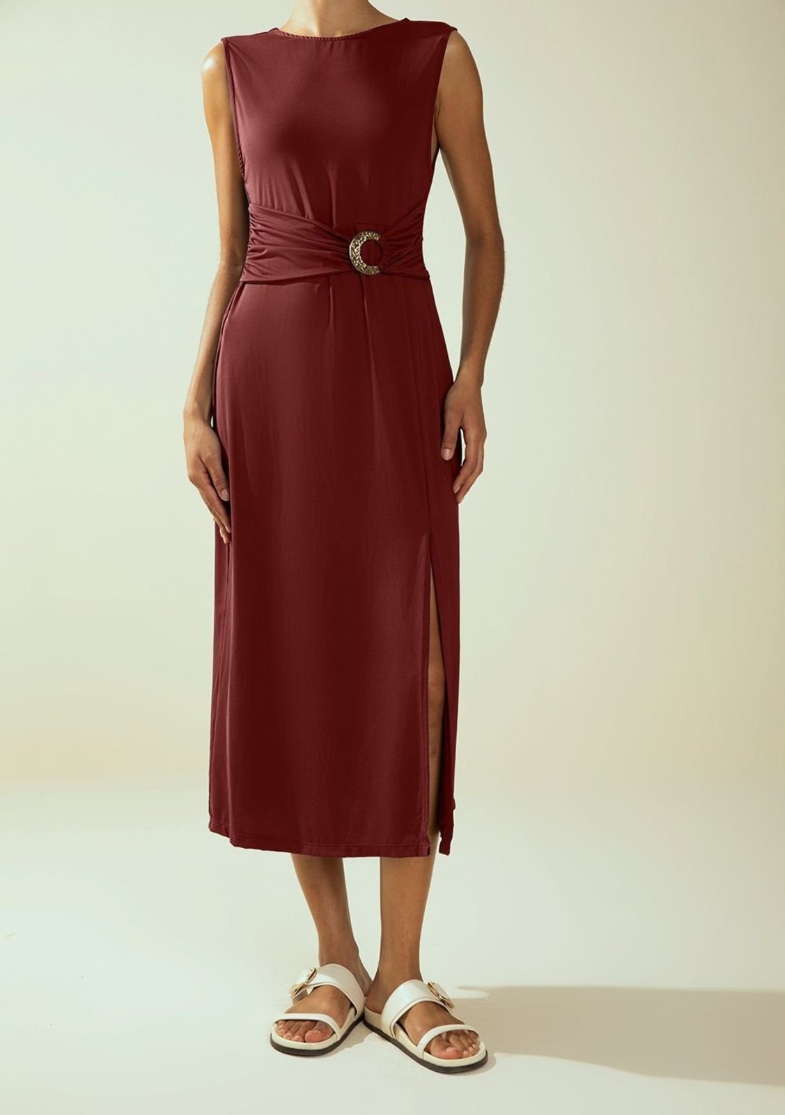Vestido Morena Rosa Ajustado Decote Careca Sem Manga Midi - Bordô