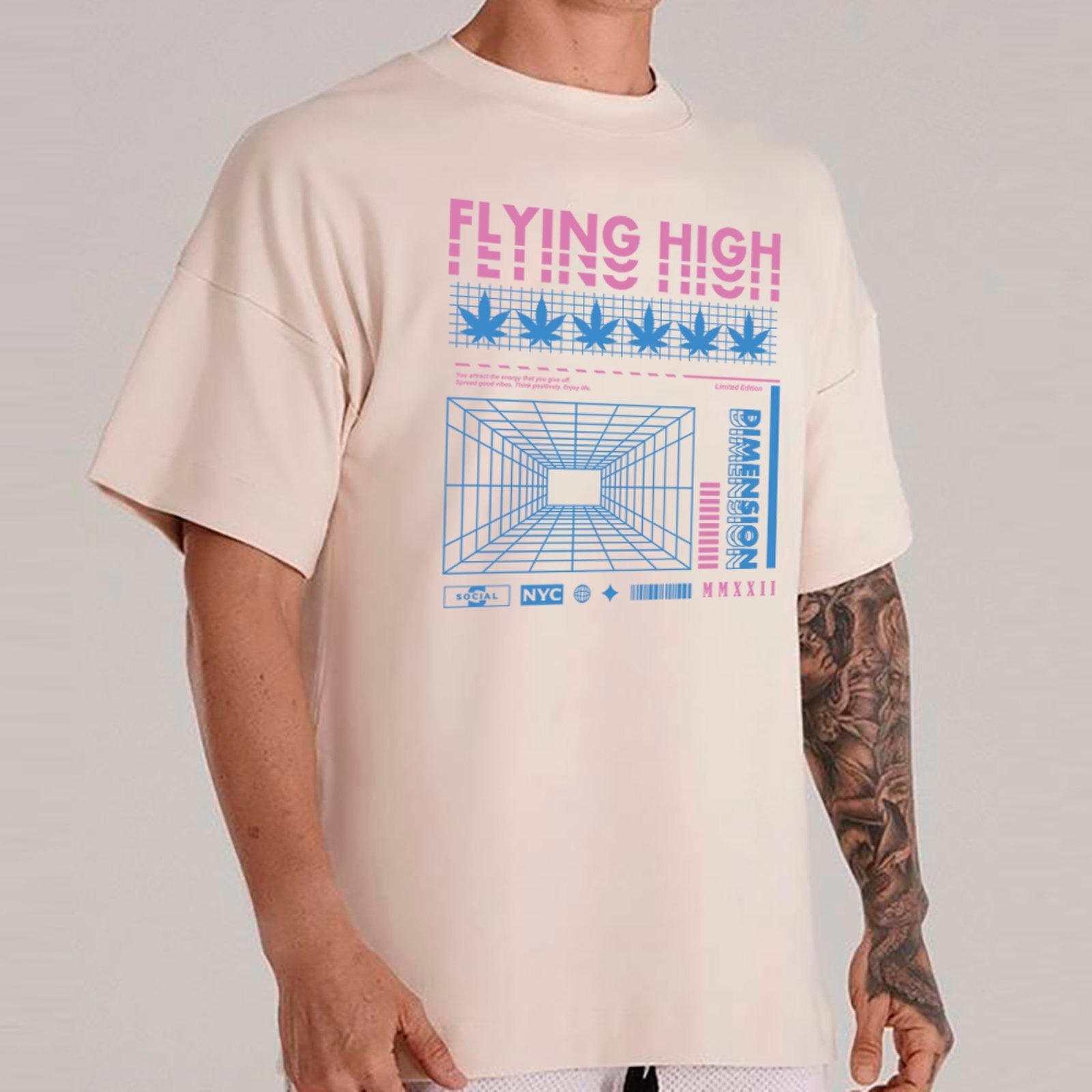 Camiseta Ousy Flying High Retrô Futurista Oversized Unissex Off White