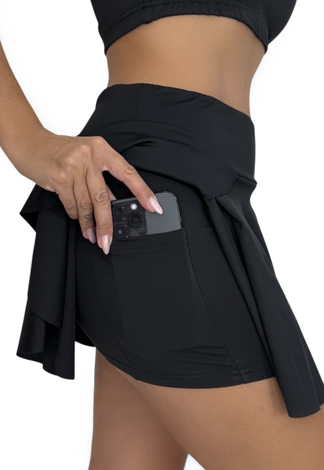 Short Saia Esportiva de Cintura Elástica com Bolsos Flor Preto