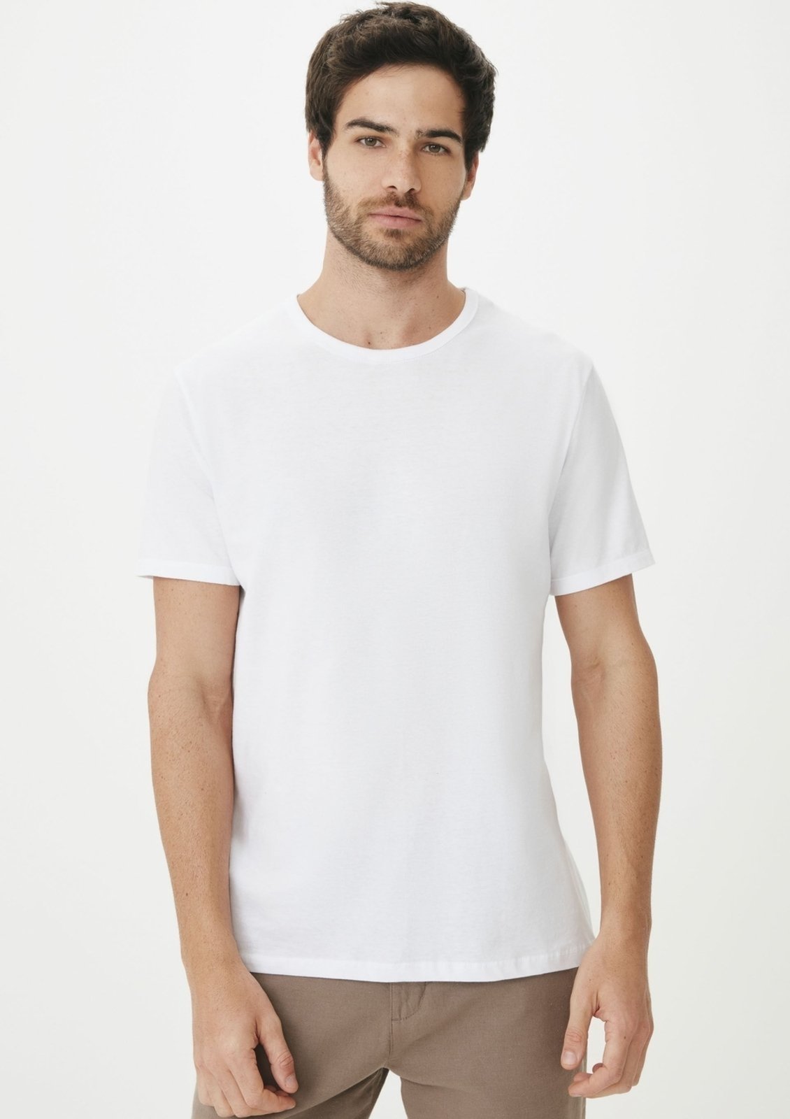Vista 3 Kit Com 3 Camisetas Masculinas Básicas Slim Hering preto Hering preto
