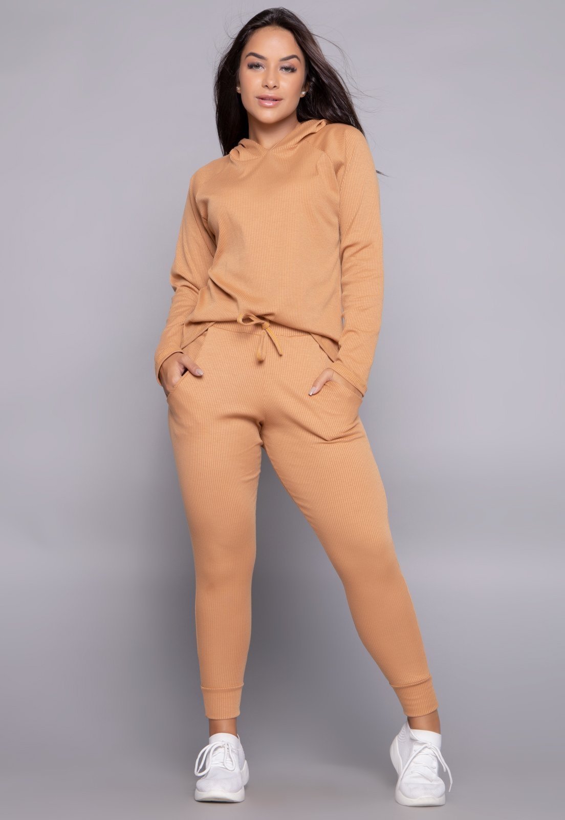 Conjunto Feminino Canelado Comfy Com Capuz e Jogger Caramelo
