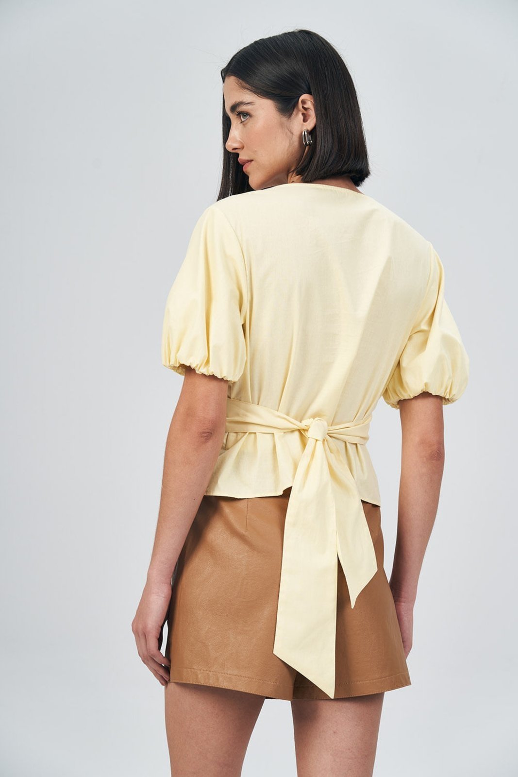 Vista 3 Blusa Com Prega e Faixa Feminina Acostamento ACT FEMININO loiro ACT FEMININO loiro