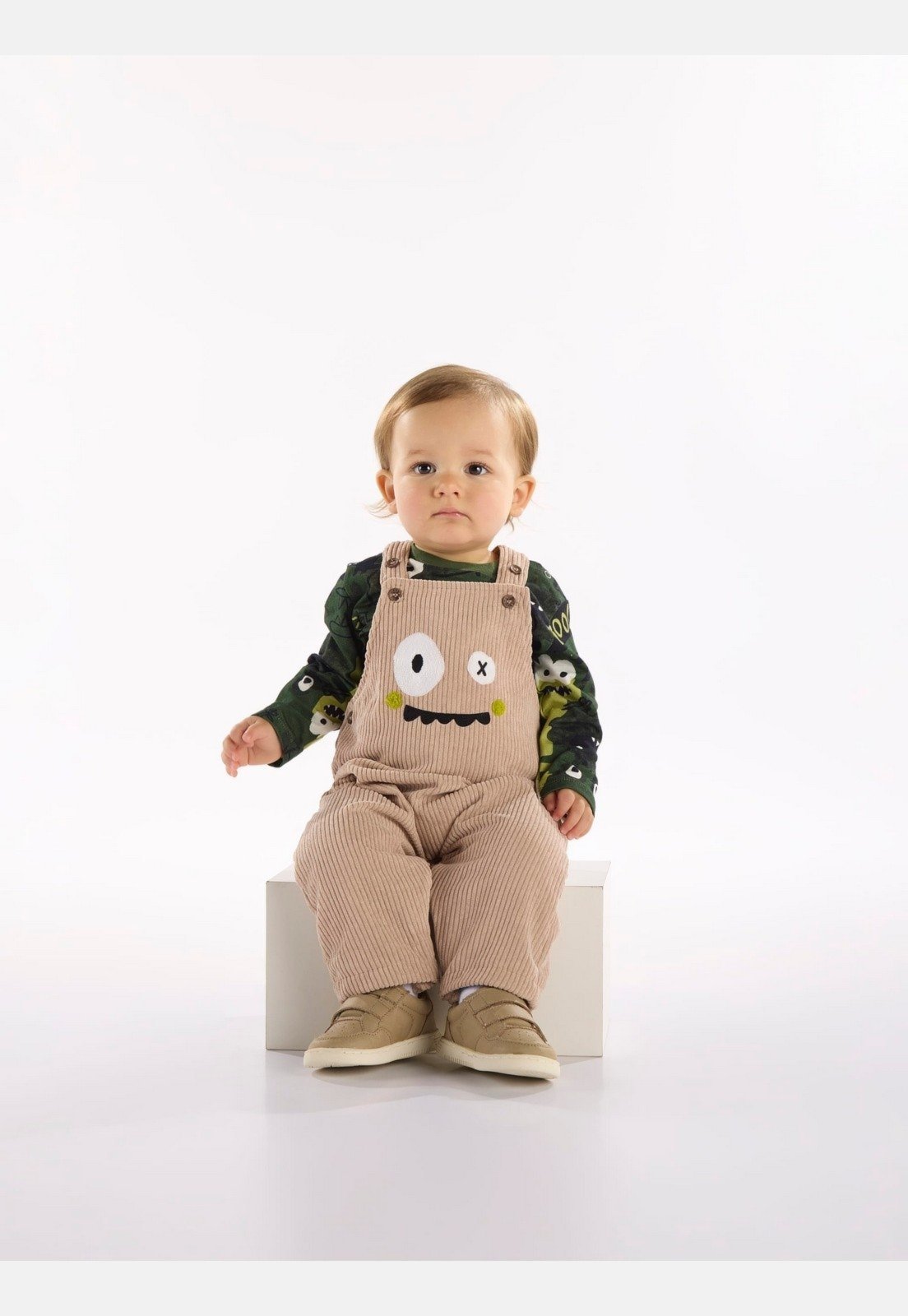 Infantil - Conjunto para Menino com Camiseta e Jardineira de Monstrinho Três e Já Verde