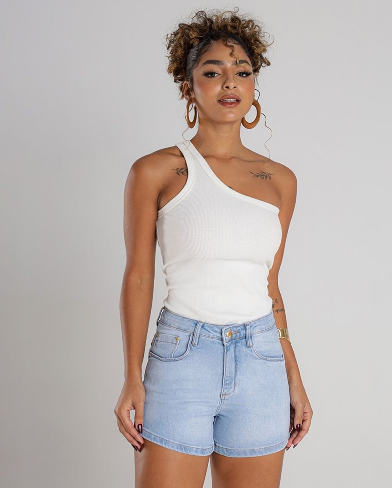 Shorts Jeans Mom Feminino Cintura Alta Detalhe Botão 24223 Clara Consciência