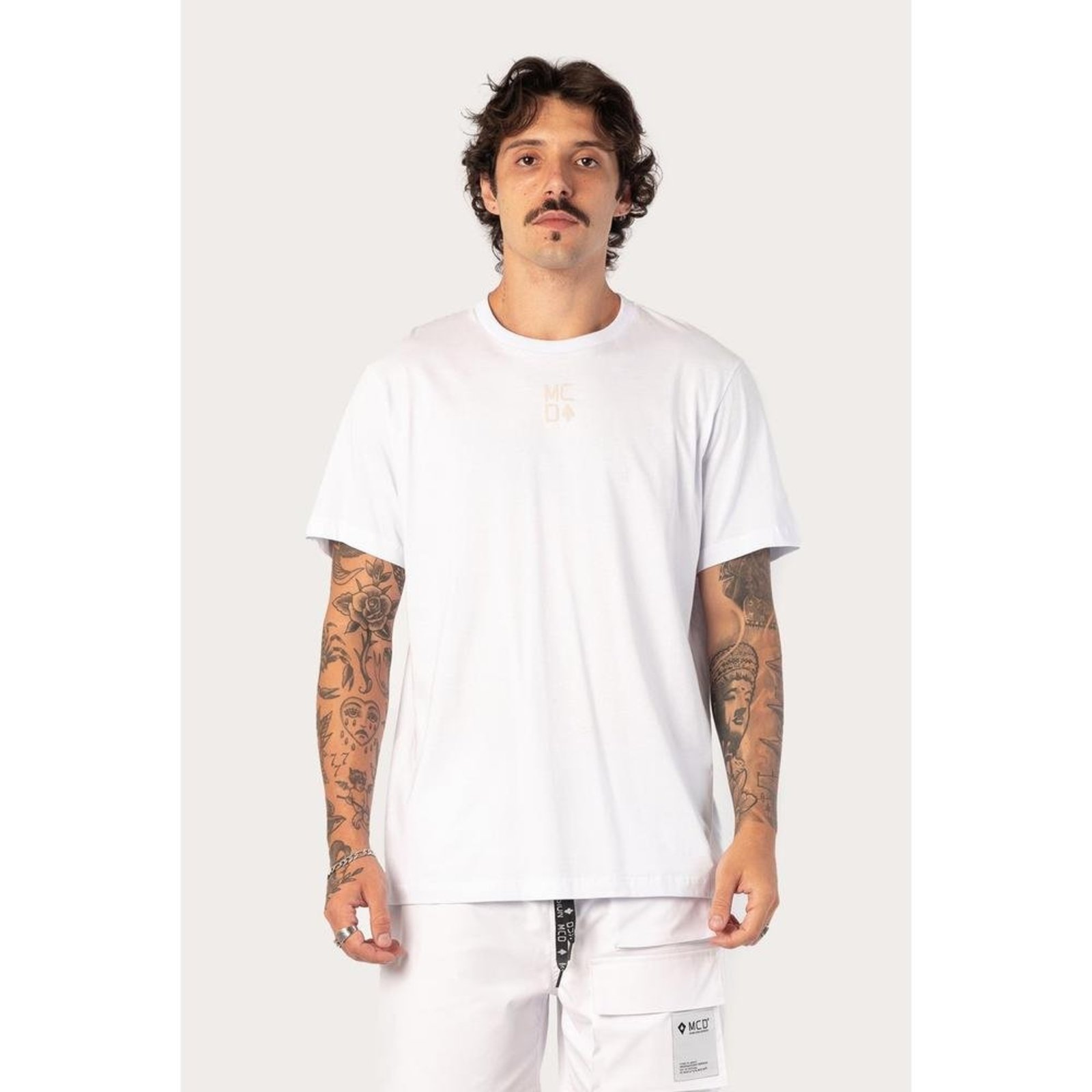 Camiseta Regular MCD Com Espada