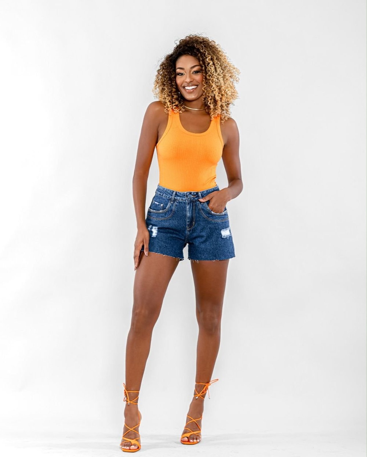 Shorts Jeans Boyfriend Feminino Cintura Média Barra No Fio 22609 Escura Consciência