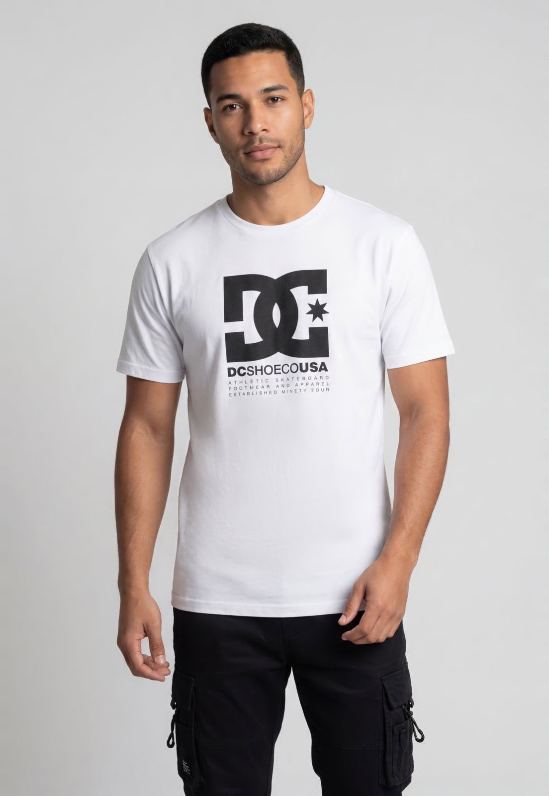 Camiseta Masculina DC Shoes Estampa Frontal Branca
