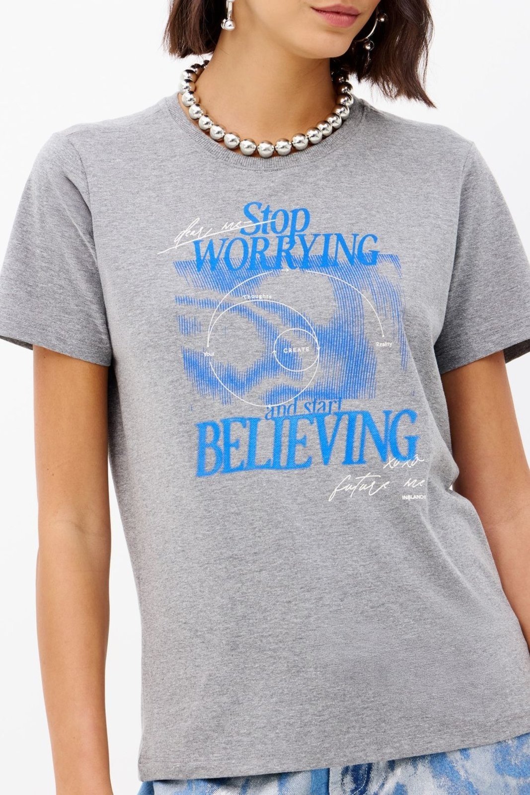 Vista 3 T-Shirt Believing Feminina Inblanche cinza Inblanche cinza