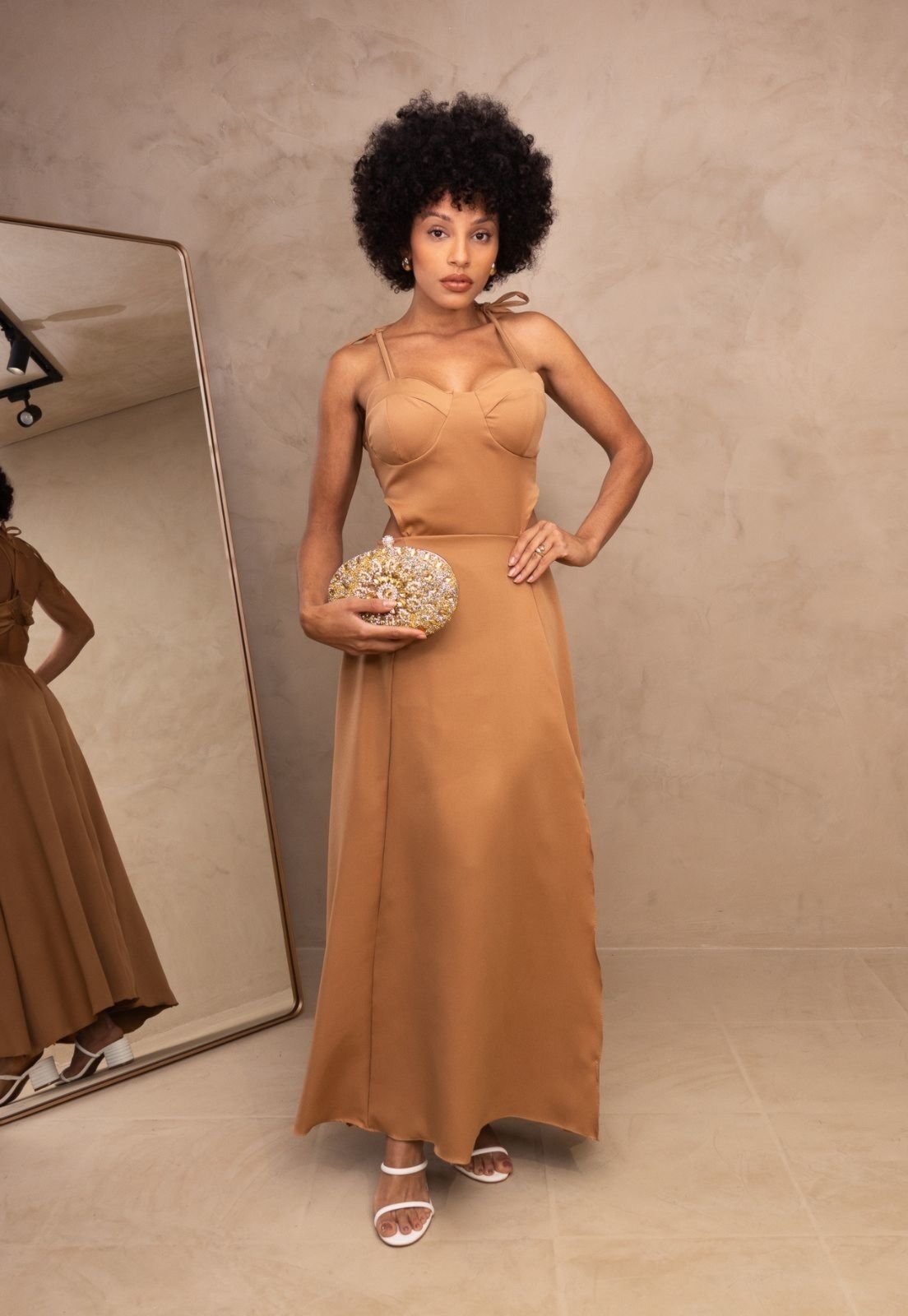 Vestido Midi Abertura Lateral Cut Out Alfaiataria Elegante Cleyz Bege