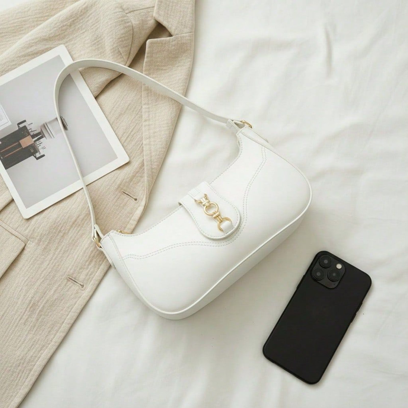 Bolsa Feminina Canoa Lavini Detalhe Dourado em Metal Casual Branco