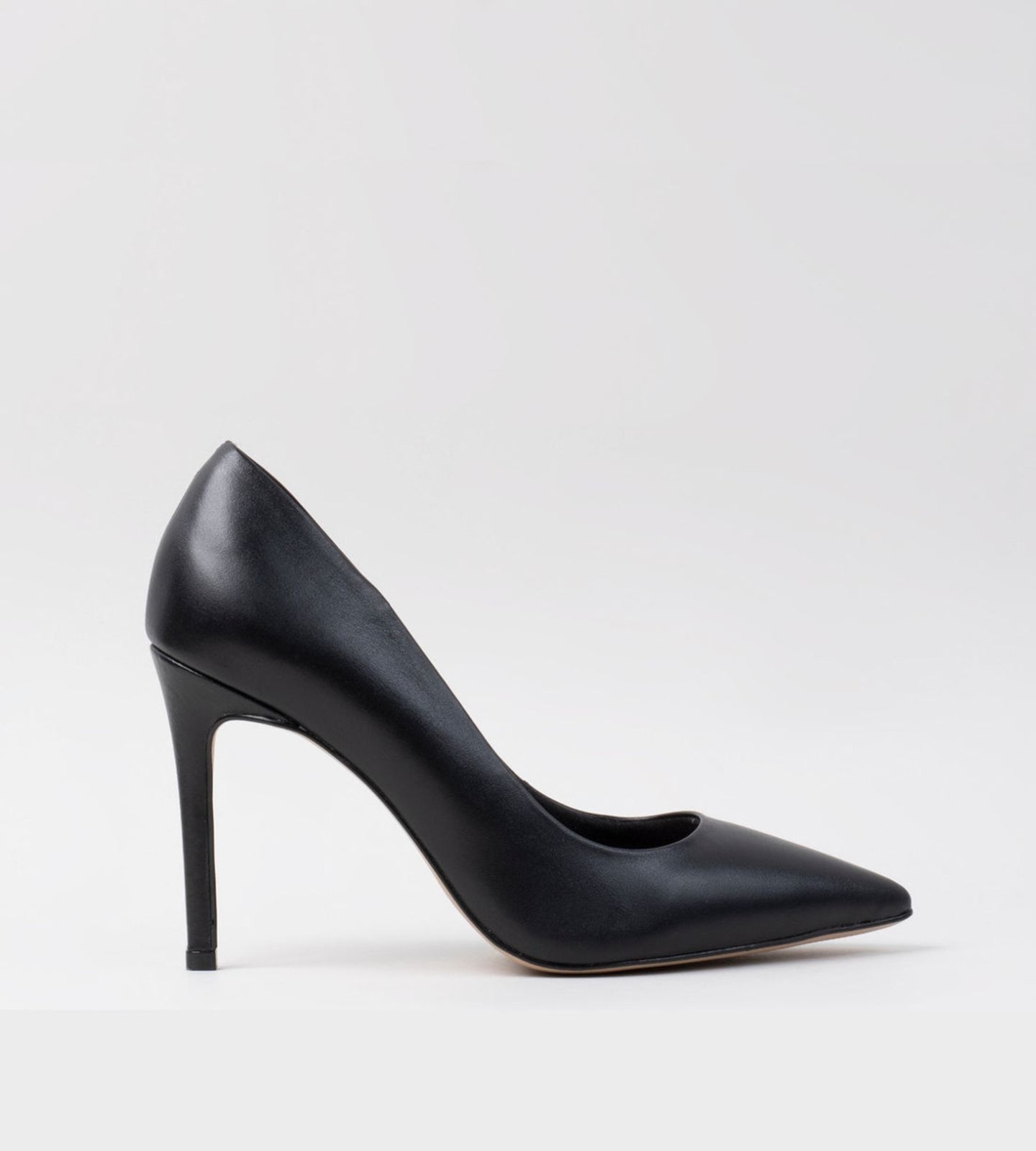 Scarpin CBK Salto Fino Alto Couro Preto