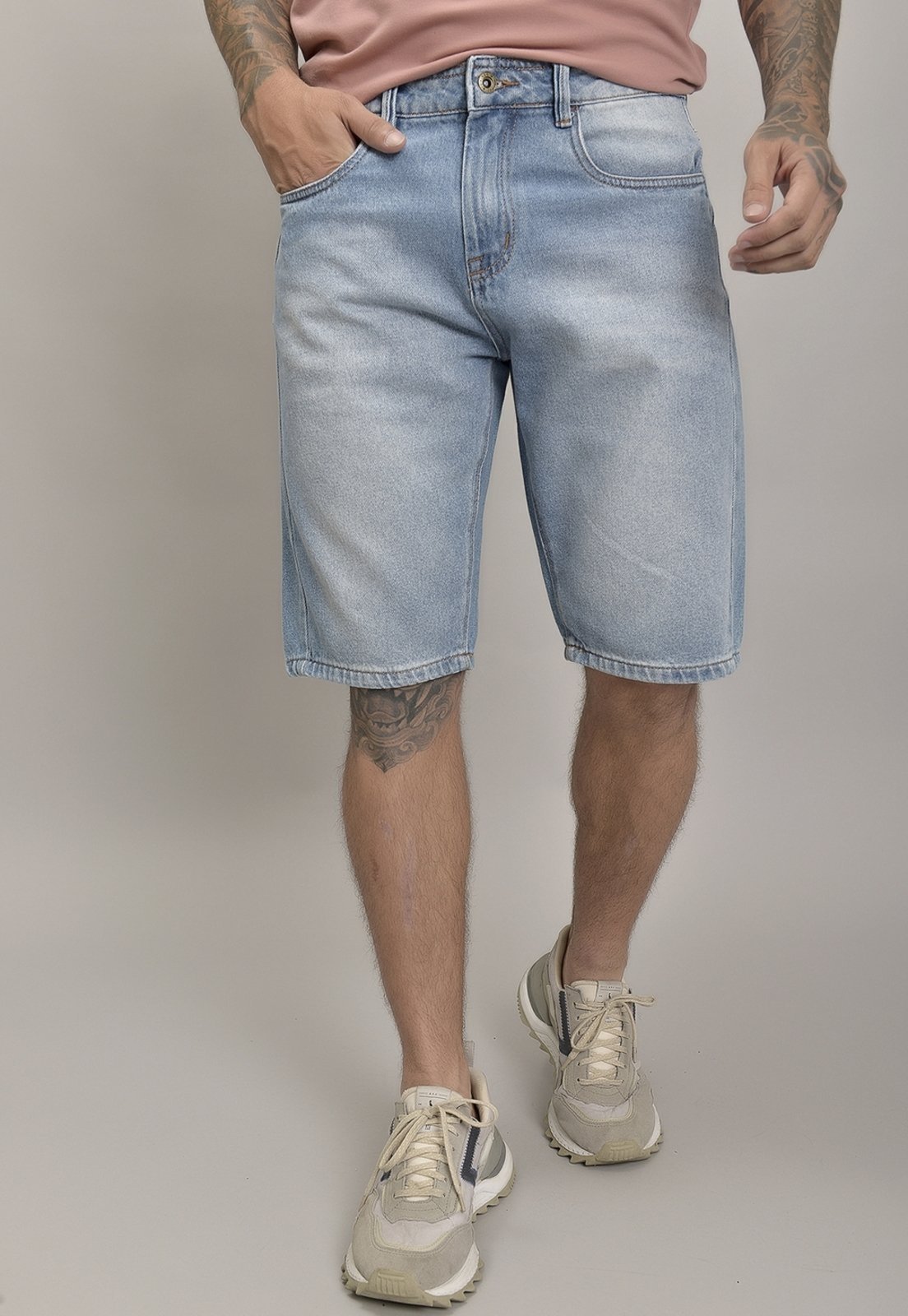 Bermuda Jeans Slim com Lavagem Clara Dialogo Jeans