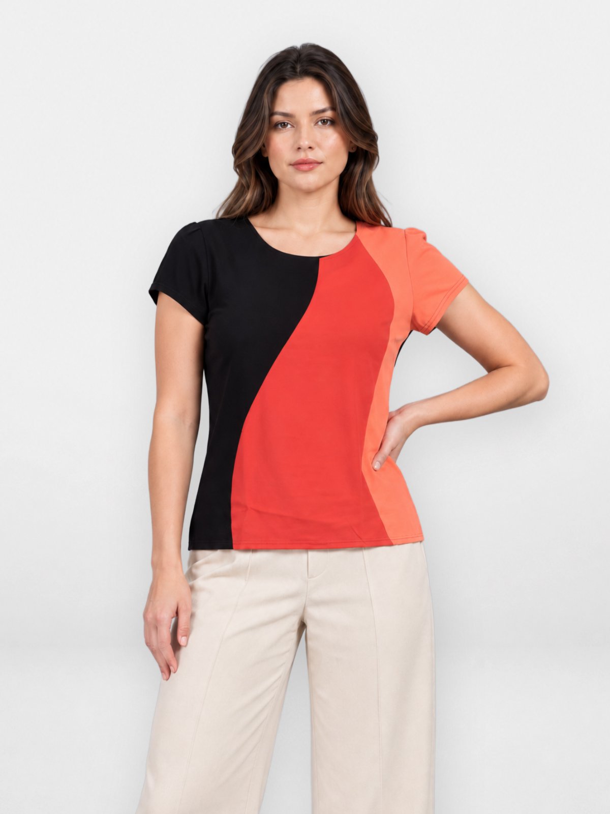 Blusa Feminina Pompier Fluir Tricolor em Viscose Manga Curta Preto e Laranja Claro