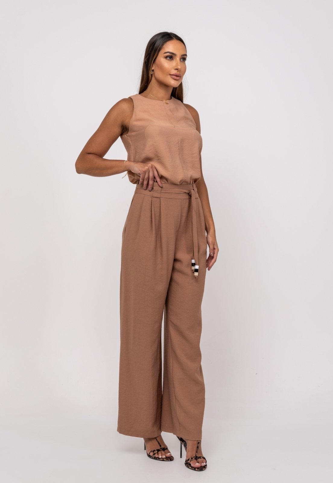 Calça Alfaiataria Wide Leg Com Faixa Salvatore Bege