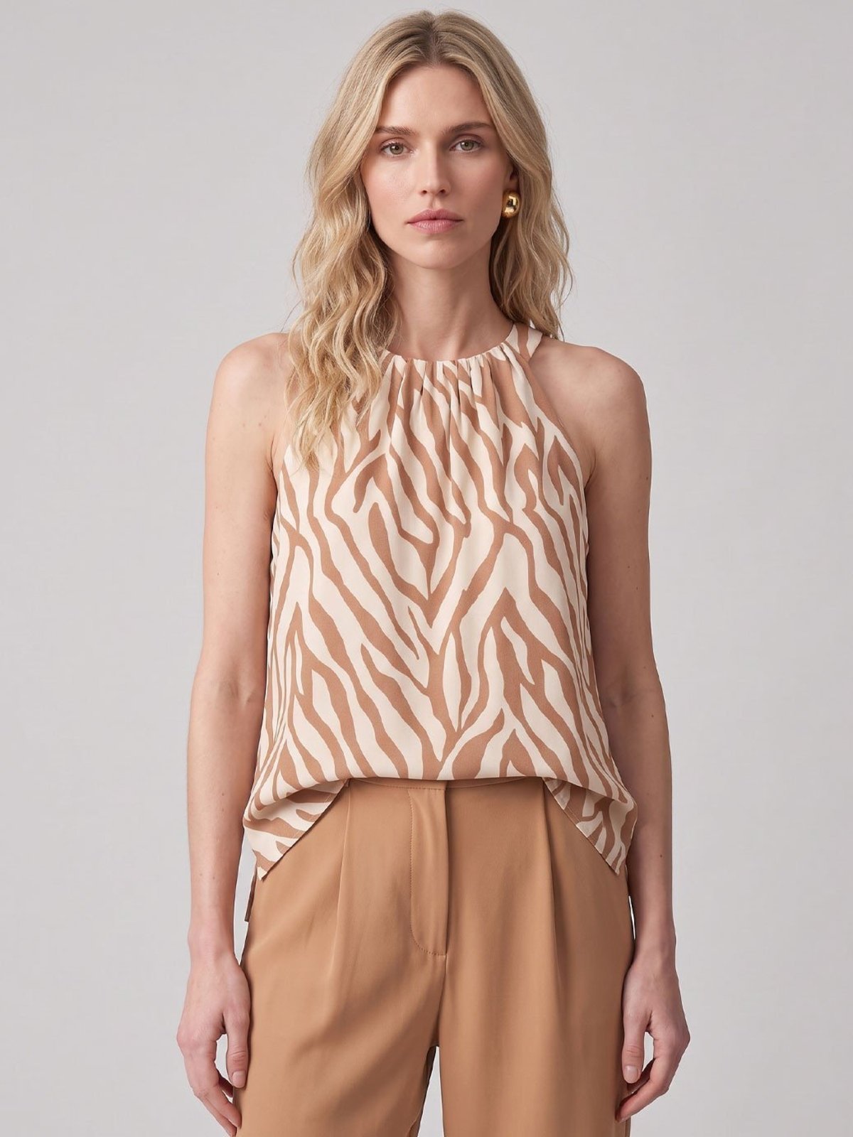 Blusa em Viscose com Decote Franzido Estampa Savana Tita