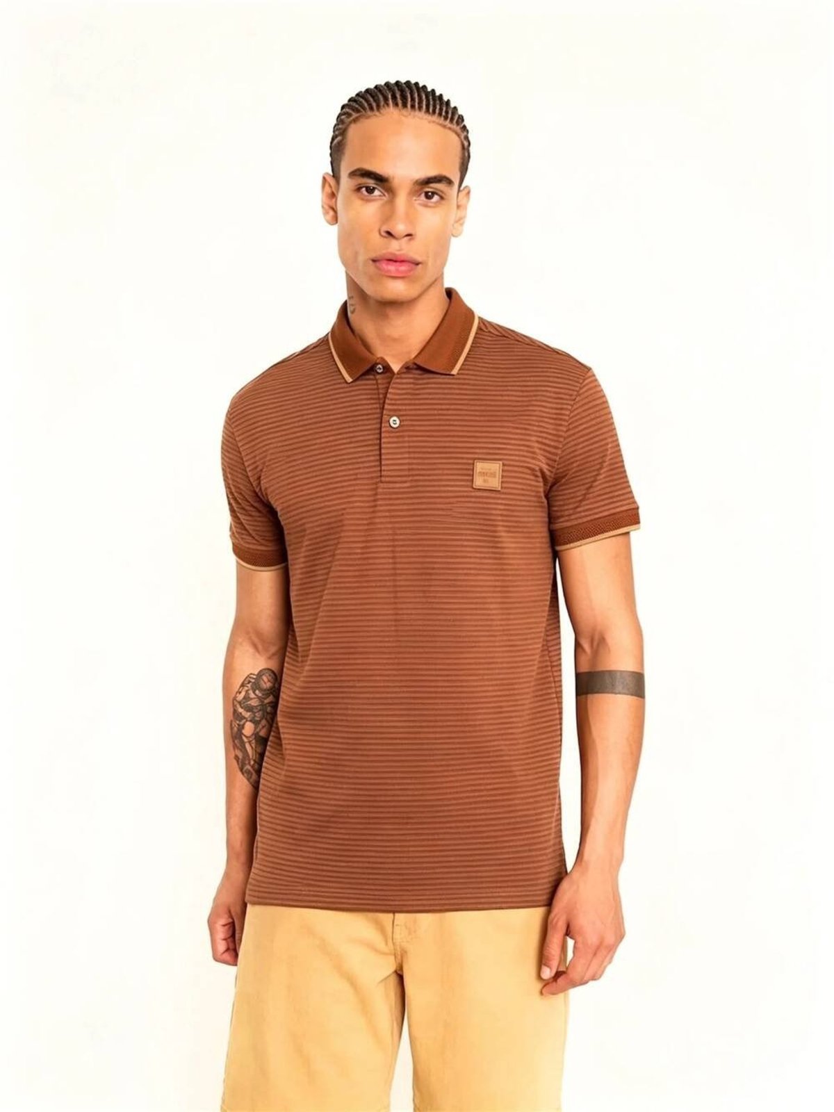 Polo Masculina com Logo e Frisos Colcci Marrom Carvalho
