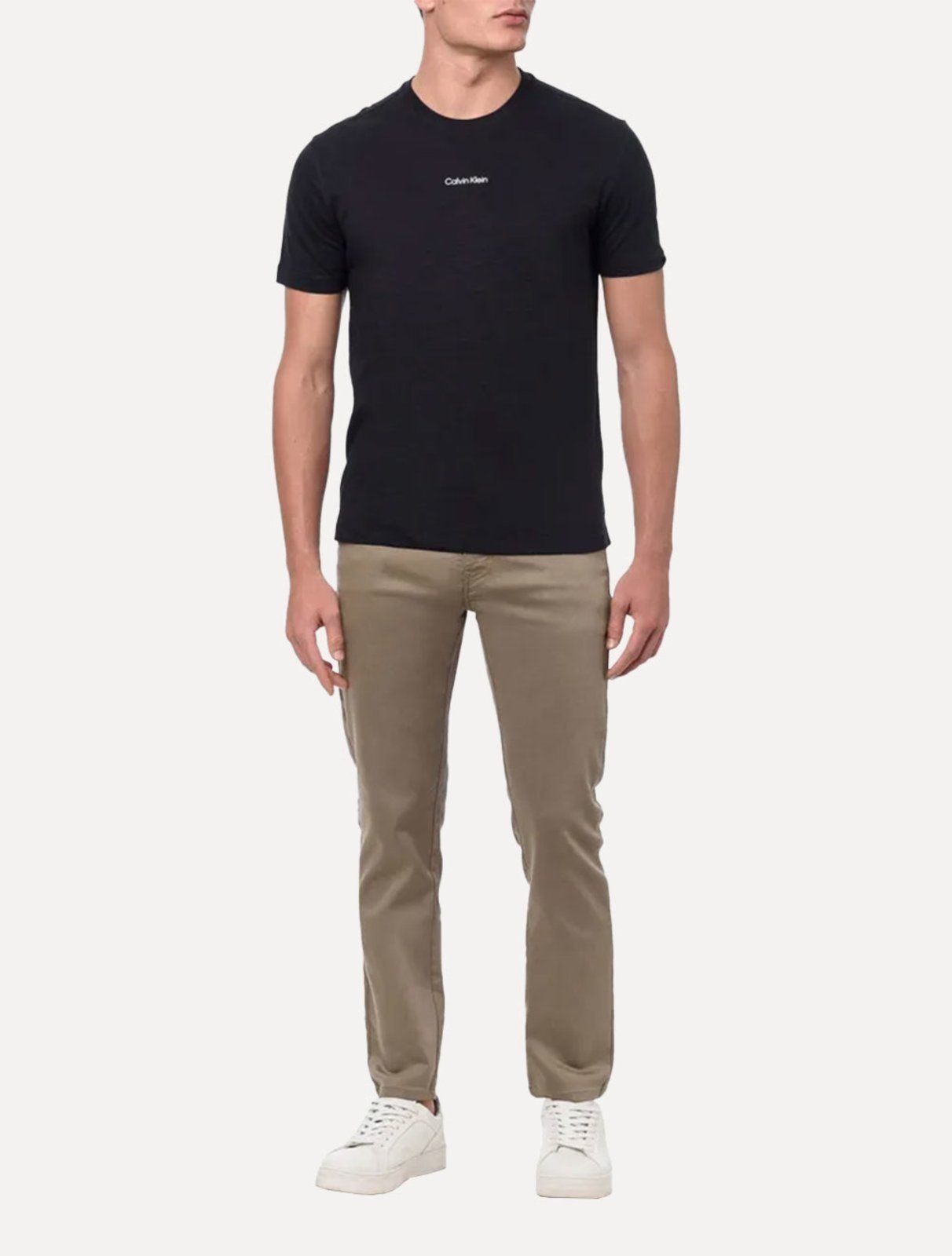 Vista 3 Camiseta Calvin Klein Masculina Flame Front Logo Preta preto Calvin Klein preto