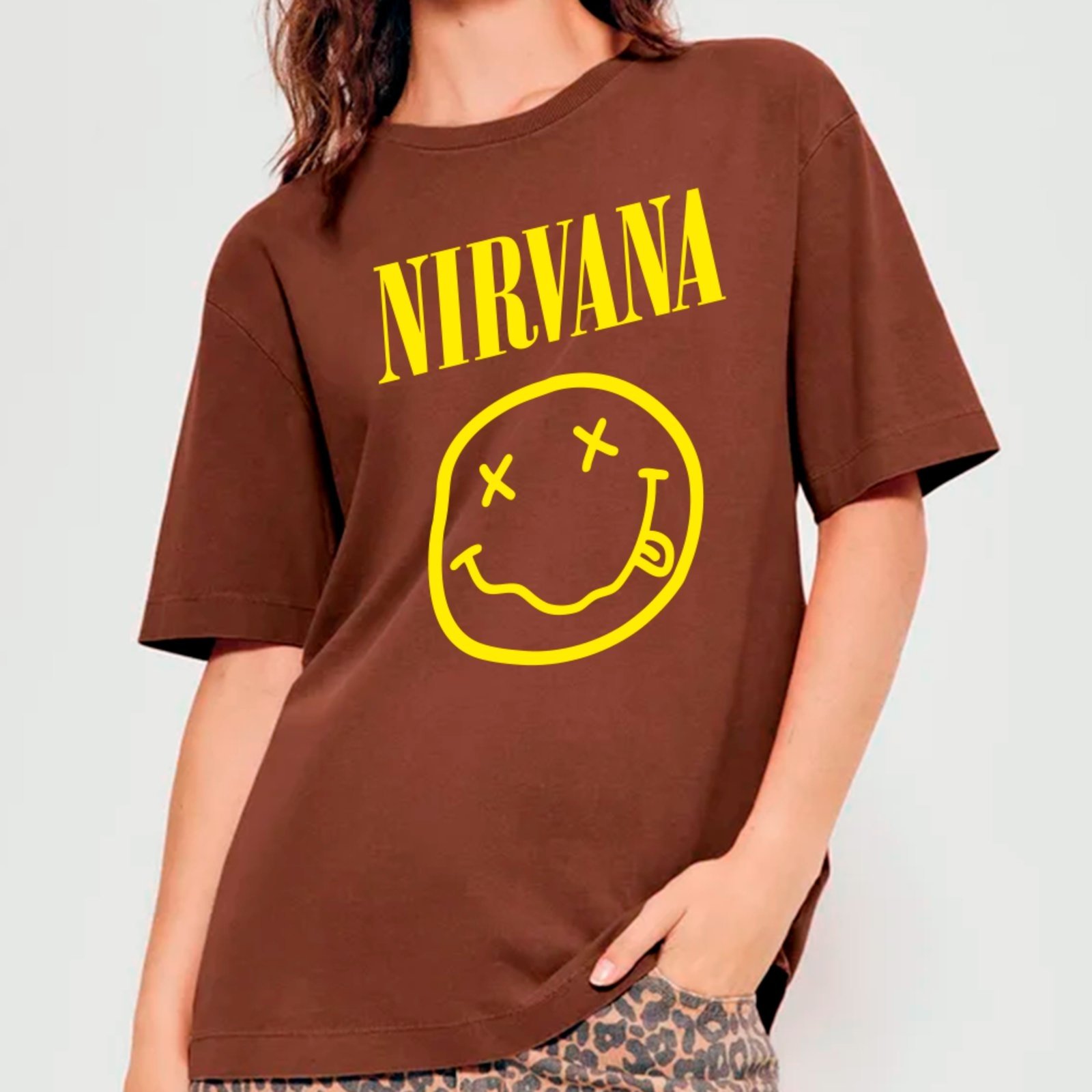 Camiseta Ousy Básica Nirvana Iconic Smile Banda Rock Unissex Marrom