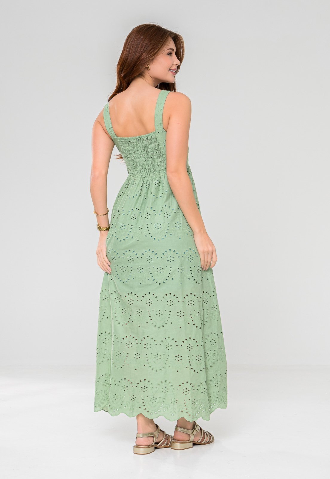 Vista 3 Vestido Aura Tuane Laise Bordado Luzente verde Aura verde