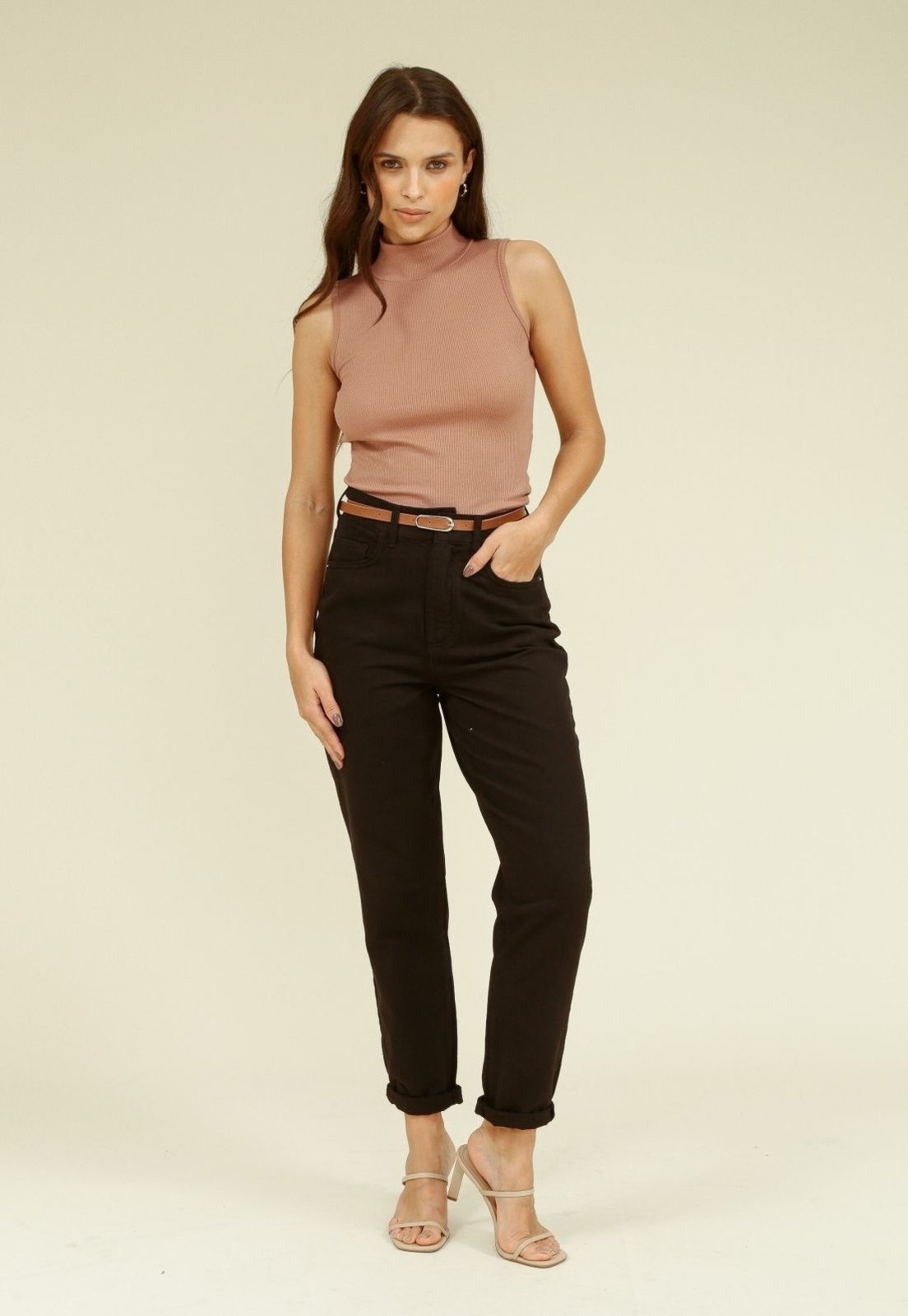 Calça Pop Me Sarja Mom Com Cinto Preto