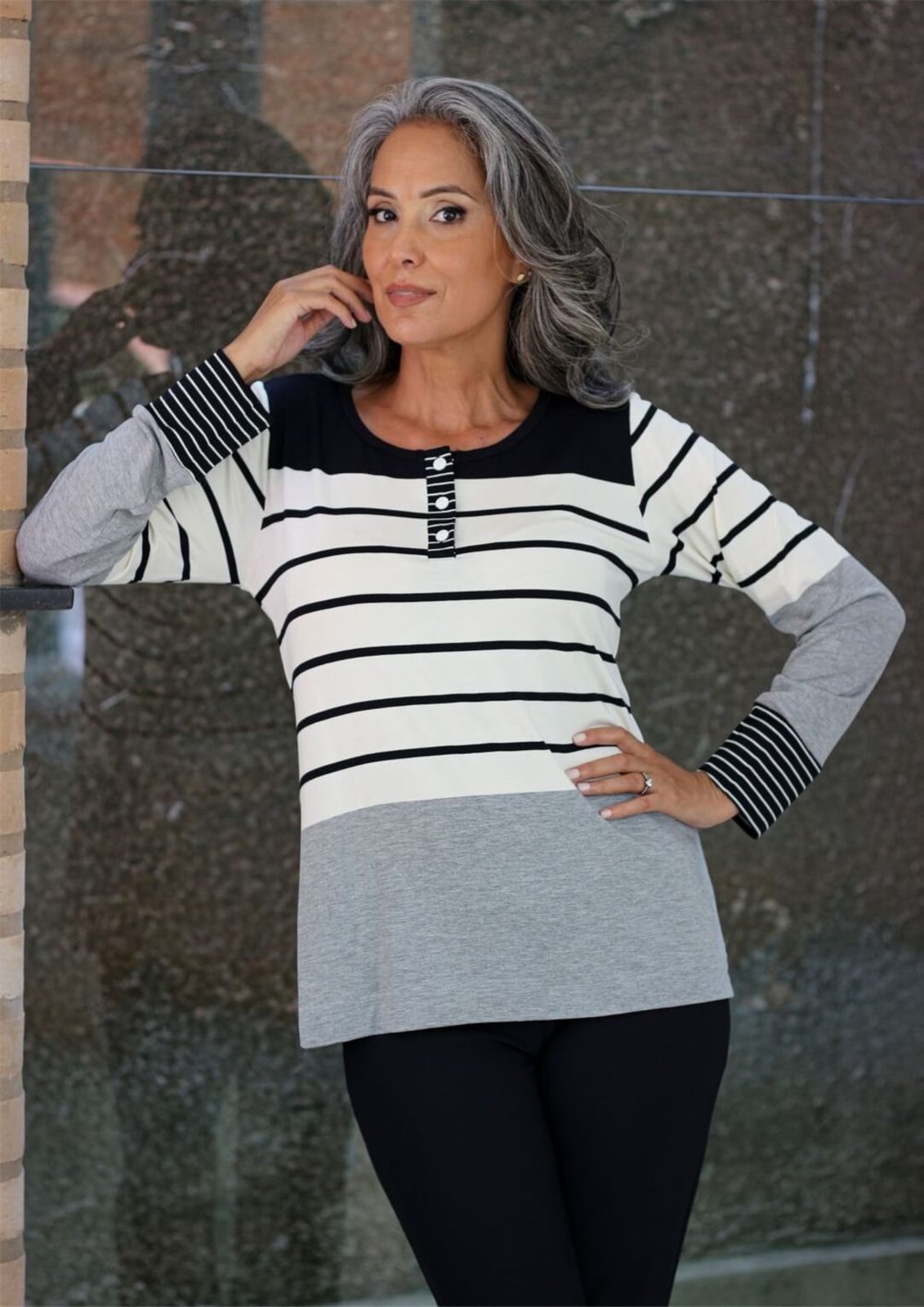Blusa Manga Longa Listrada Cinza e Preto PRETO – GG Pau a Pique
