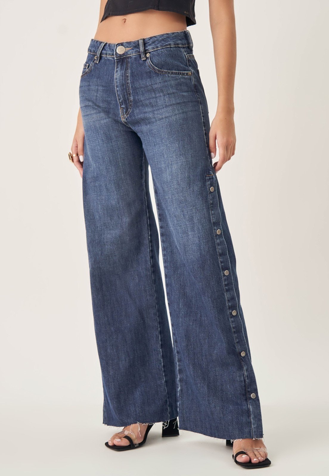 Calça Jeans Wide Cintura Alta Botões Laterais