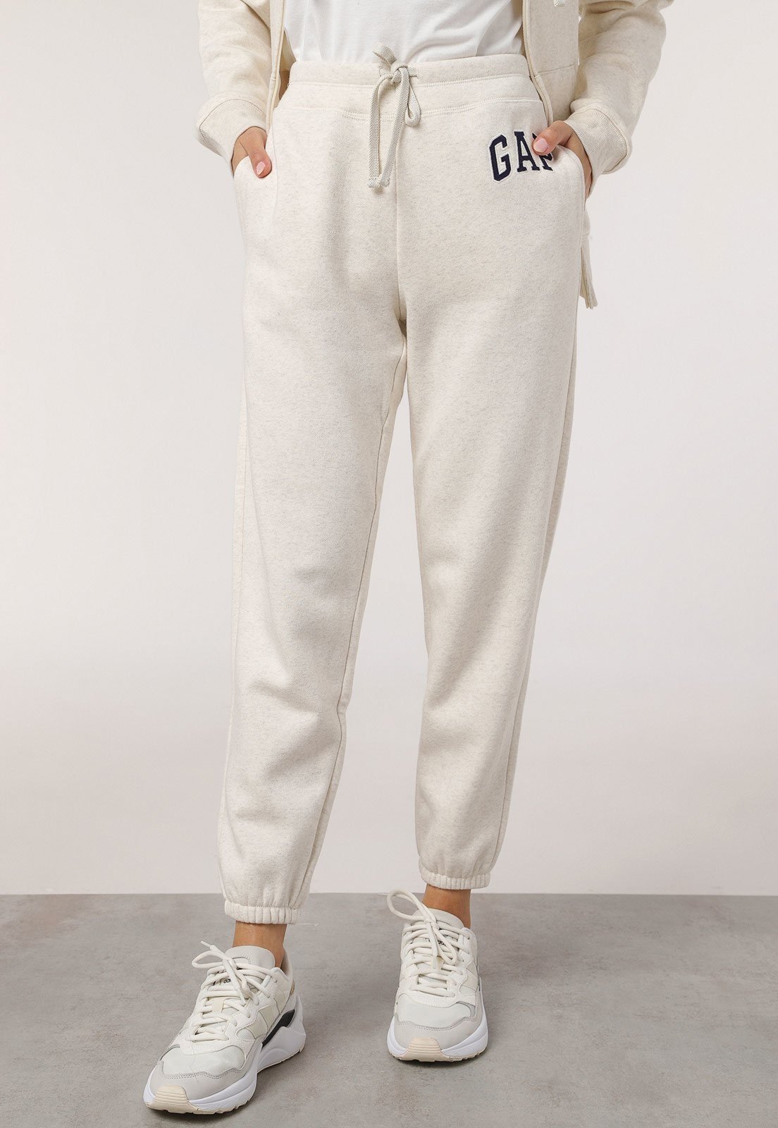 Calça de Moletom GAP Jogger Logo Bege